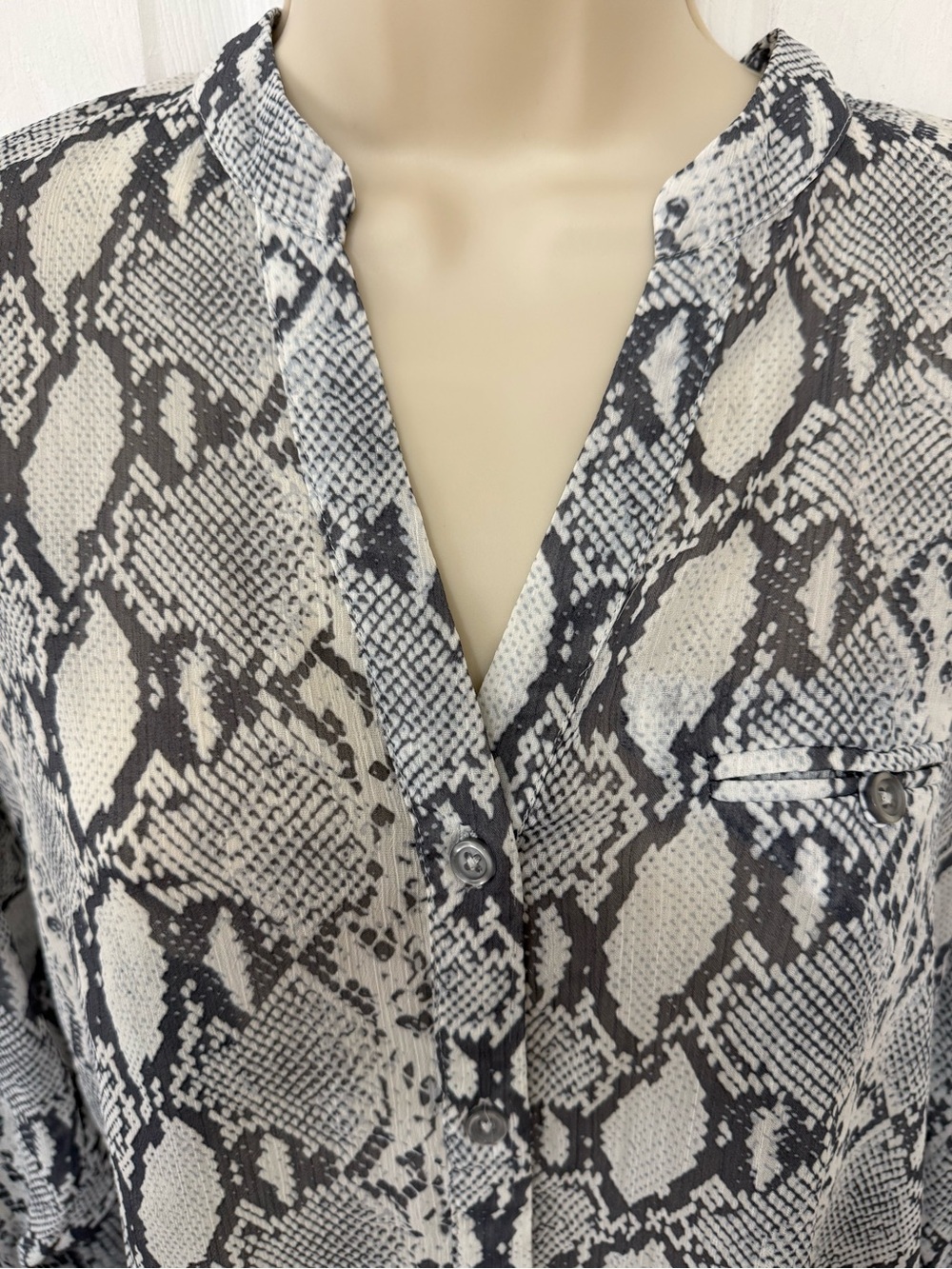 KUT from the Kloth Harper Snake Print Roll Tab Blouse Gray Small - Picture 6 of 15
